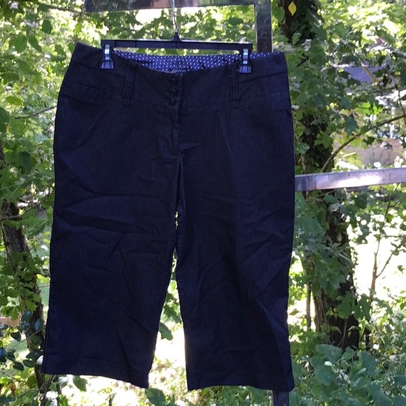 Maurices Charcoal Gray Black Striped Capris Shorts Juniors 11/12 Floral Lining - Picture 3 of 14